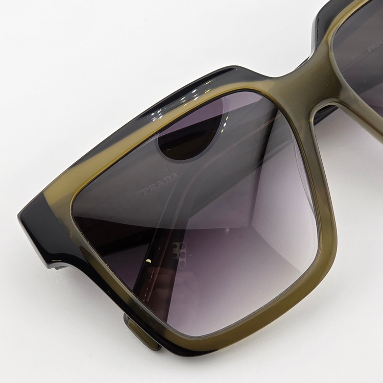 عینک آفتابی زنانه و مردانه کائوچویی پرادا (PRADA) مدل مربعی SPR2428