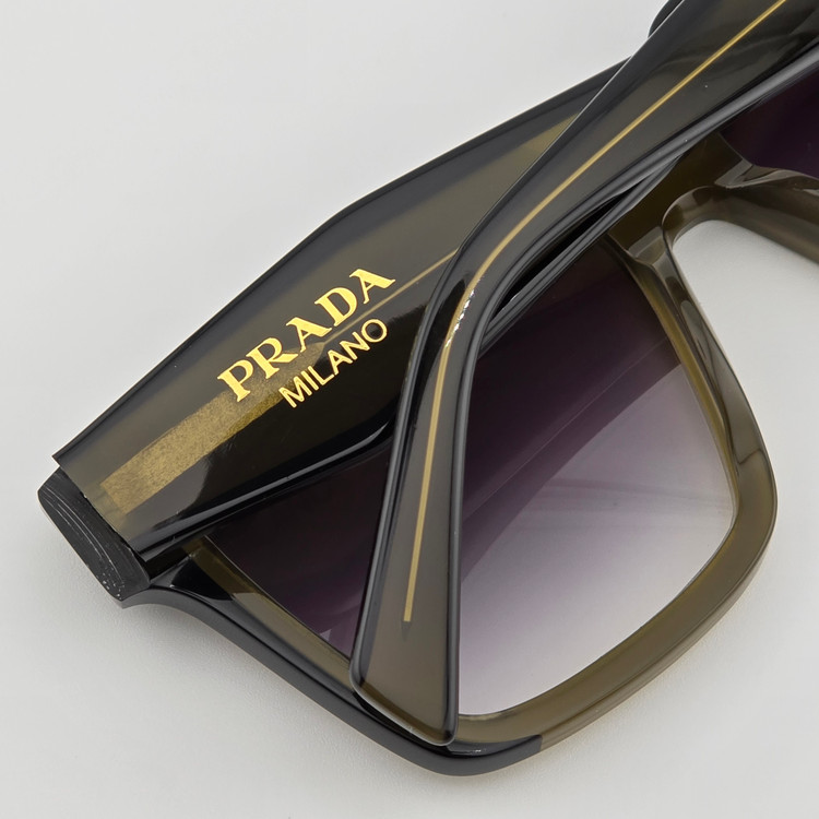 عینک آفتابی زنانه و مردانه کائوچویی پرادا (PRADA) مدل مربعی SPR2428